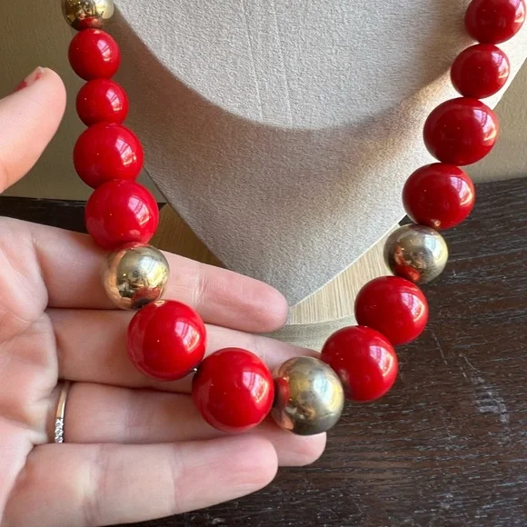 Vintage Elegant Red and Gold Beaded Necklace - Picture 2 of 7